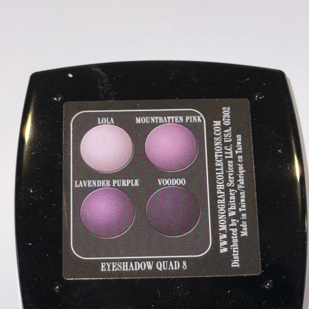 Monograph Eyeshadow Quad 8 Compact
